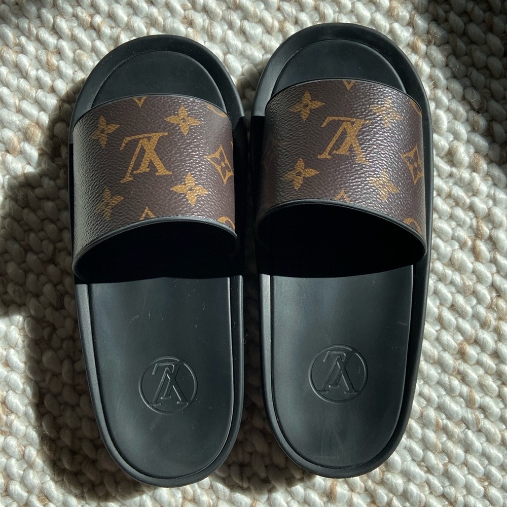 Authentic Louis Vuitton Monogram Sunbath Slides